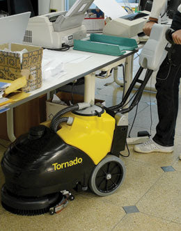 BD 14 4 BAT 24VOLT BRUSH DRIVE MICRO SCRUBBER W/BUILT IN CHGR